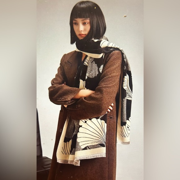 Black & Cream Large Ginkgo Reversible Scarf by Winding River - Picture 2 of 4